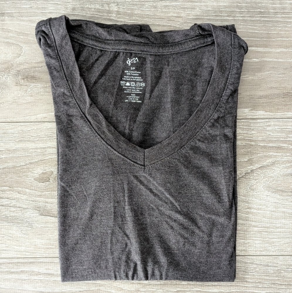 G 21 Woman's Gray T-Shirt Size Small